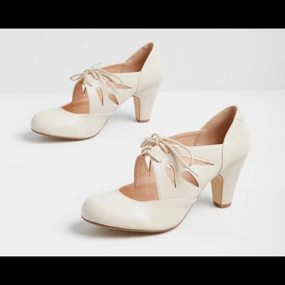 Ivory Chelsea Crew heels